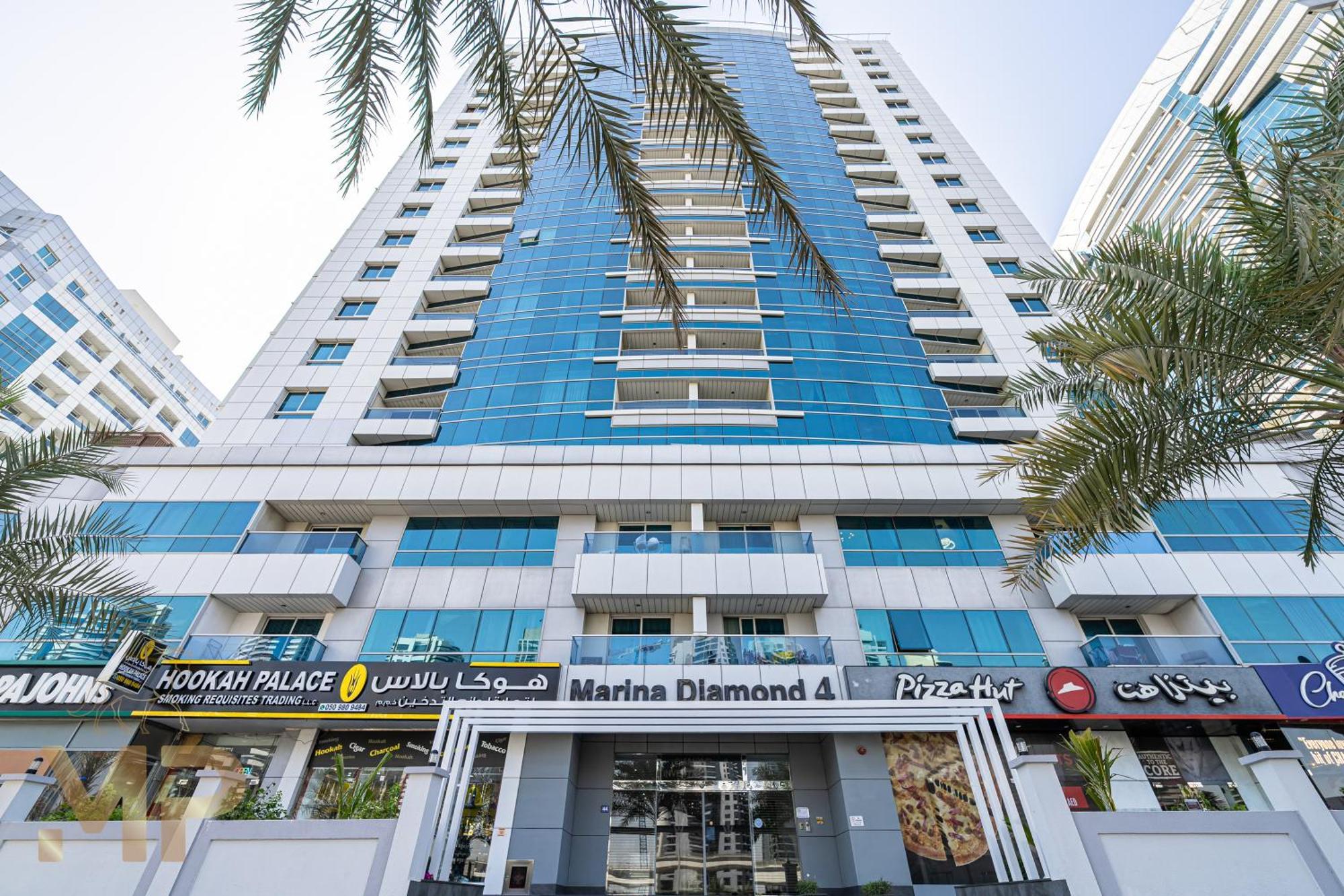 Marcopolo -1br With Exquisite Marina Views Near